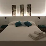 לינה וארוחת בוקר Narciso Boutique 4*